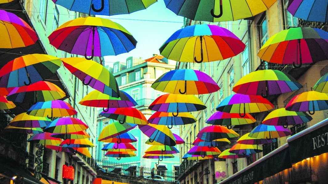 Ispod kupole kišobrane