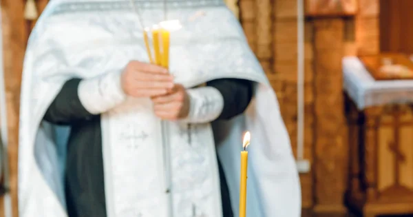 Badnje Veče 2025: Kako se proslavlja i koje tradicije poštuju vernici. Saveti sveštenika za poslednji dan posta.