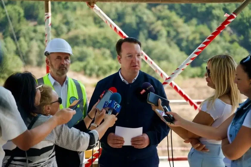 Najkompleksniji deo autoputa Ohrid-Kičevo se stabilizuje novim inženjerskim rešuenjem - Nova Makedonija