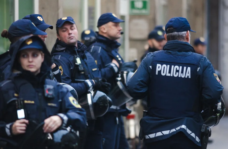 Dom je prostor privatnosti, u kojem država nema šta da traži