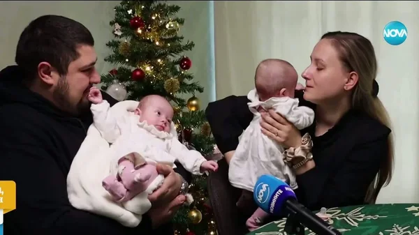 Prva Božić prerano rođenih bliznakinja Proletine i Sijane