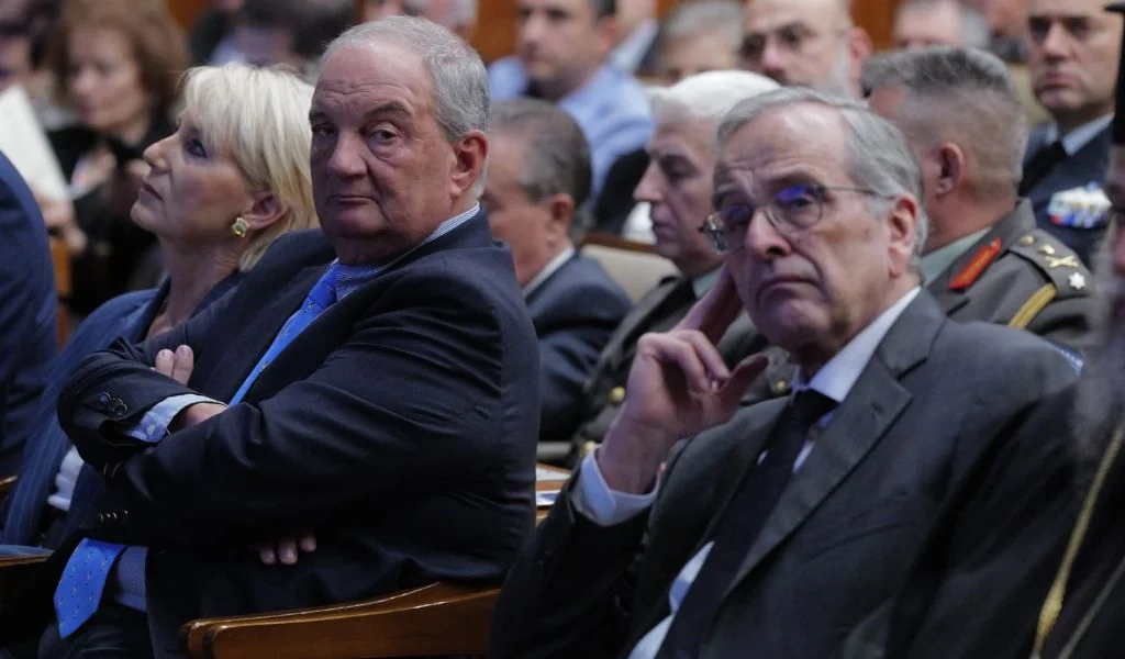 Maksimu: Anksioznost zbog dvostrukog pojavljivanja bivših i snažnih intervencija Karamanlisa-Samarasa