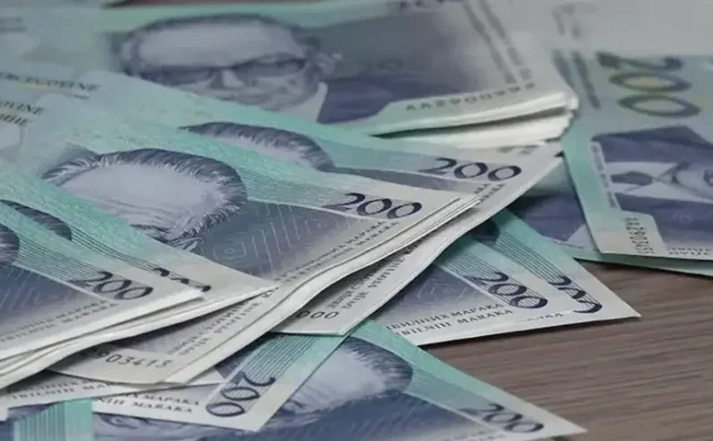 Poznato koliko je u novembru iznosila prosečna plata u FBiH