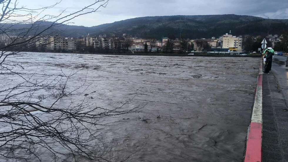 Otpuskat dopolnitelni 1550 evro na zasegnatite ot bedstviata v Kardzhalijsko