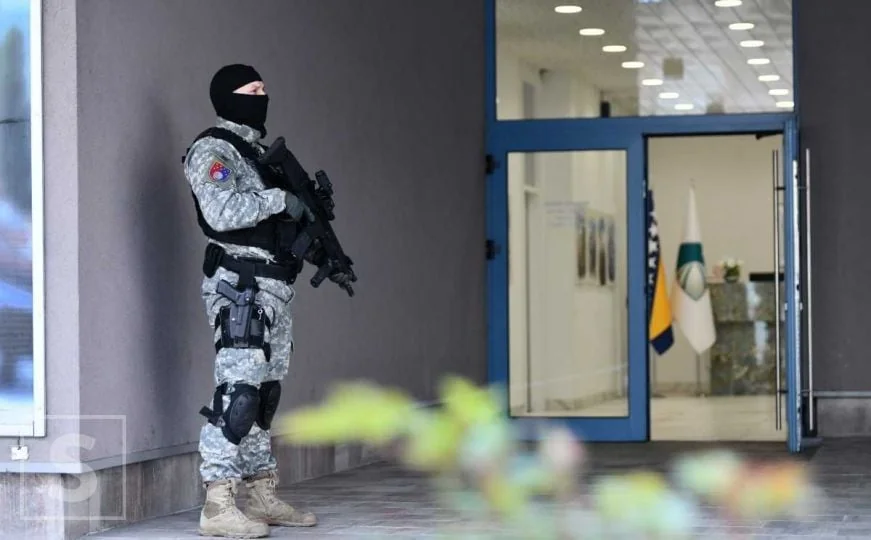 SIPA u akciji 'Luka': Tri osobe uhapšene, zaplijenjen kokain i vozilo