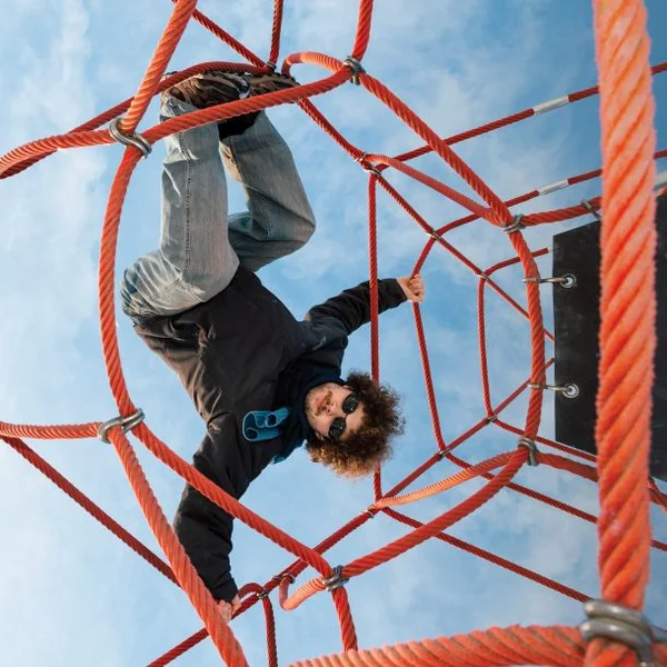 Didžej, muzički producent, izdavač i zvučni inženjer, koji veruje da muzika mora govoriti sama za sebe