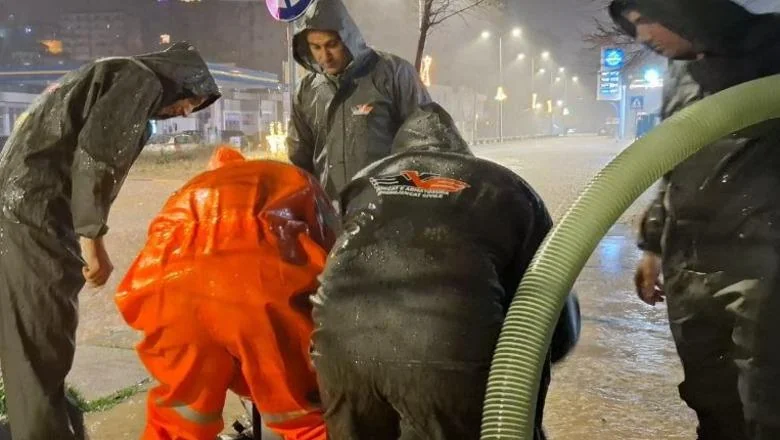 Loše vreme zahvatilo zemlju! Ministar Odbrane Pirro Vengu: 100 pripadnika, desetine sredstava i pumpi angažovani u Lezhë, Durrës i Gjirokastër