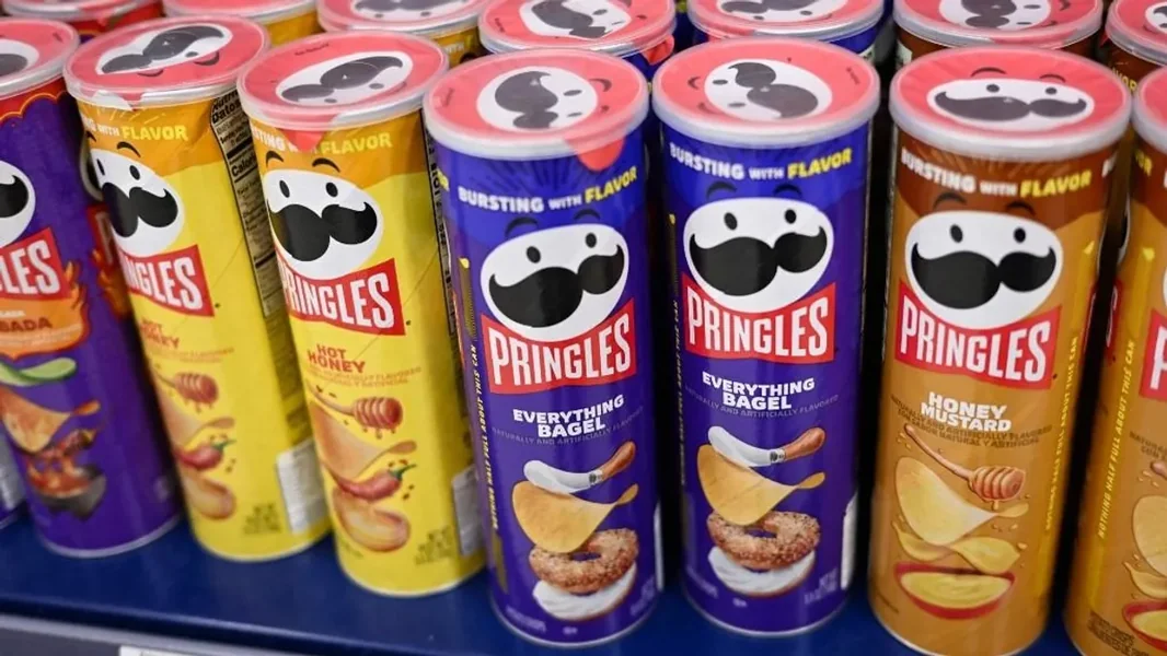 Jedna Pringles kutija može biti konačno mesto počinka za jednog srećnika, nagrada je 200 godina čipsa