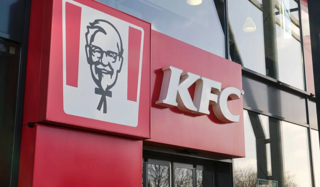 Radnik KFC-a u Velikoj Britaniji dobio je skoro 80.000 evra nakon što mu je šef rekao jednu jedinu reč