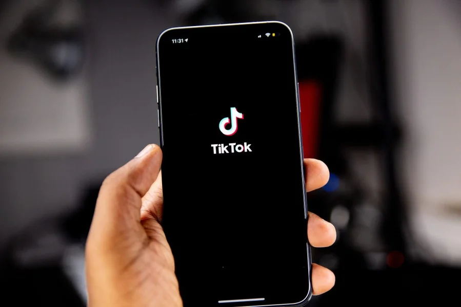 TikTok uvodi novu tehnologiju za proveru godina korisnika u EU