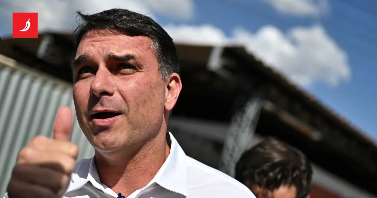 Bolsonaro pri kratkom izlasku iz zatvora podržao sina za budućeg predsednika Brazila