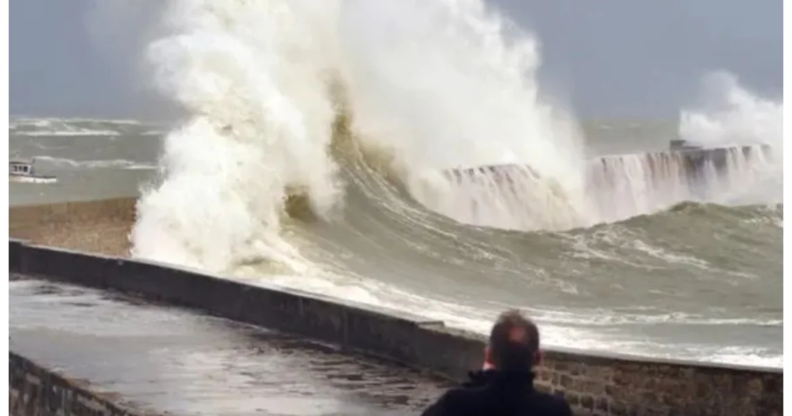 Oluja Goretti pogađa Francusku: 380.000 kuća bez struje. Mećava i obilni sneg parališu sever Evrope