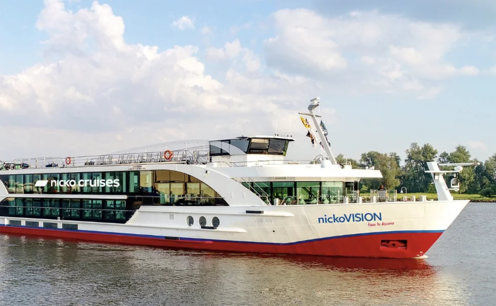 Na sred Dunava brod se nasukao, a 200 putnika proslavljalo je Novu godinu