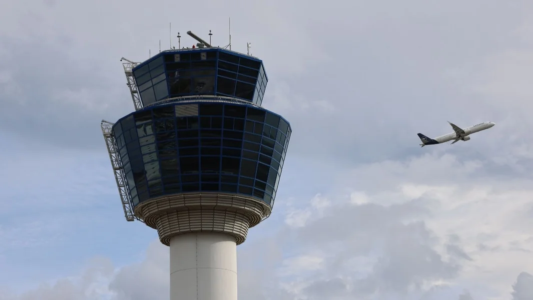 Aeronautika: Formiran tim za krizno upravljanje nakon prekida napajanja FIR Atene - Documento