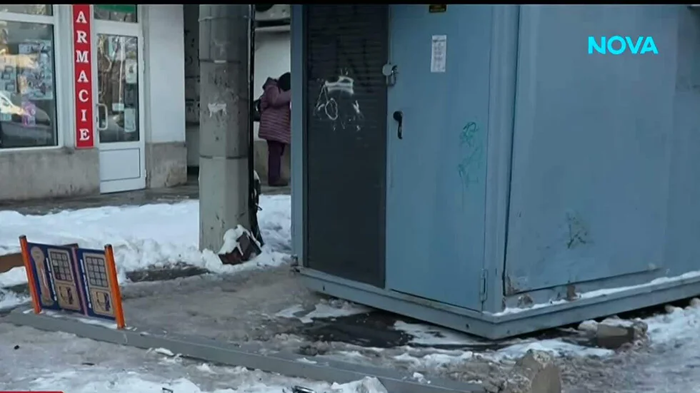 Automobil se zabio u pavilon na autobuskoj stanici u Ruse.