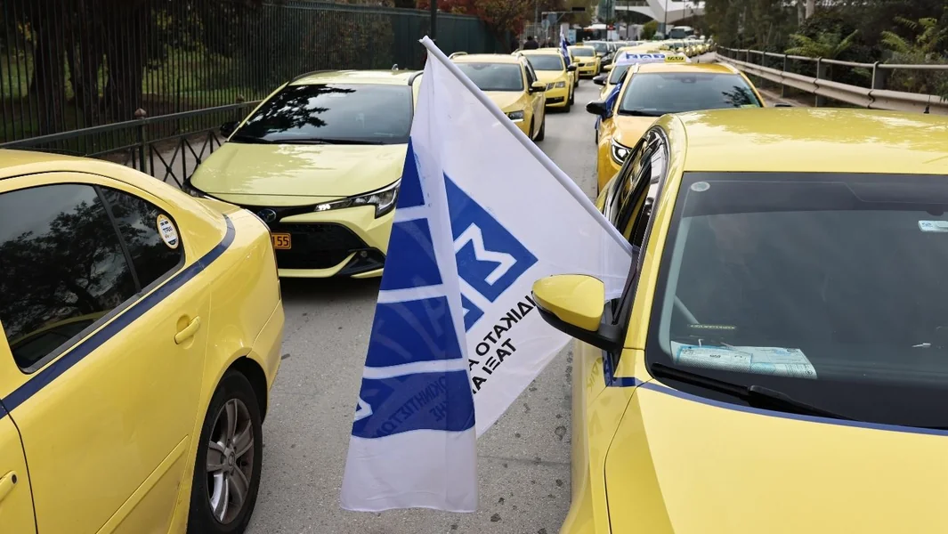 Štrajk taksija: vuku ručnu kočnicu na 48 sati u Atici - Documento