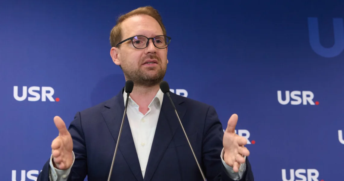 "Ljubav je u vazduhu": Dominic Fritz optužuje AUR da je "dao ruku pomoći svojim braćama iz PSD, izostajući sa sednicama komisije"