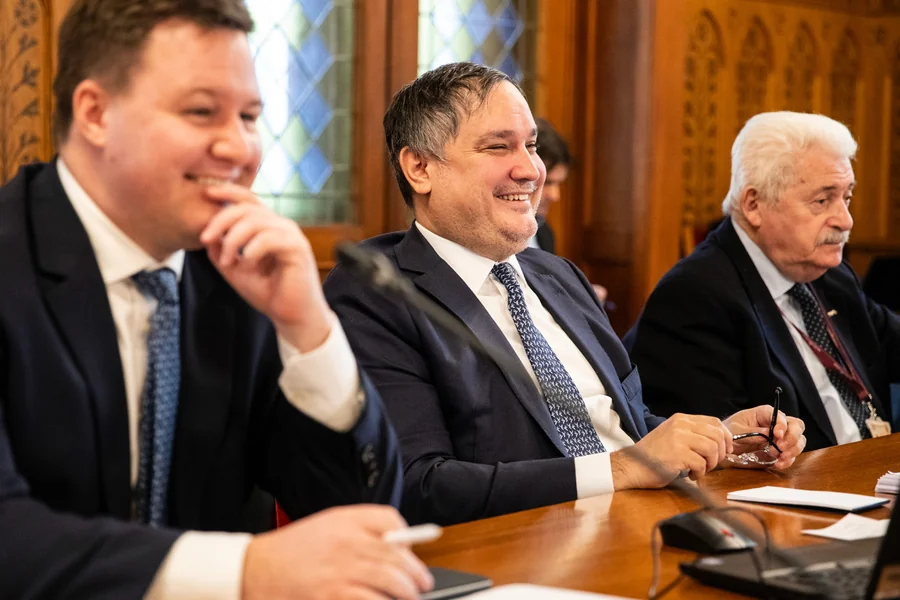 Nagy Márton barem je uspeo da okupi privatni džet krug: iako kao ministar nikada nije uspeo da ostvari nijednu ekonomsku prognozu, švajcarska banka mu je dala posao