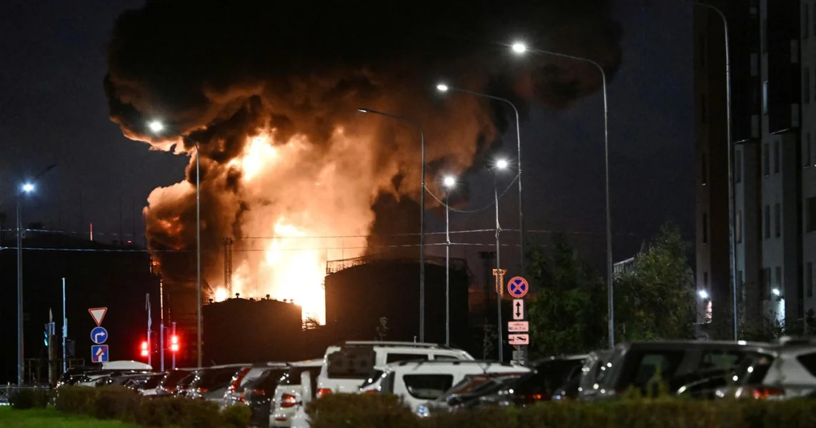 Masovan napad dronovima iz Ukrajine na Sankt Peterburg: jedan naftni terminal i centar za podatke su u plamenu, jedna osoba poginula