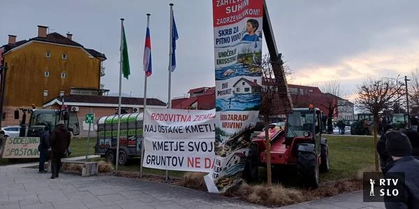 Savinjski seljaci traže povlačenje predloga za protipoplavnu zaštitu: "Zemlje ne damo!"