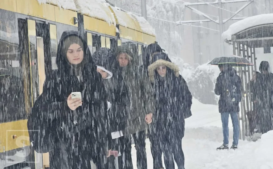 Stali tramvaji u Sarajevu, putnici primorani potražiti alternativni prijevoz