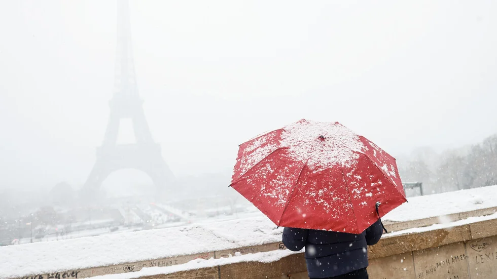 Sneg parališe vazdušni, železnički i automobilni saobraćaj u Parizu i Amsterdamu