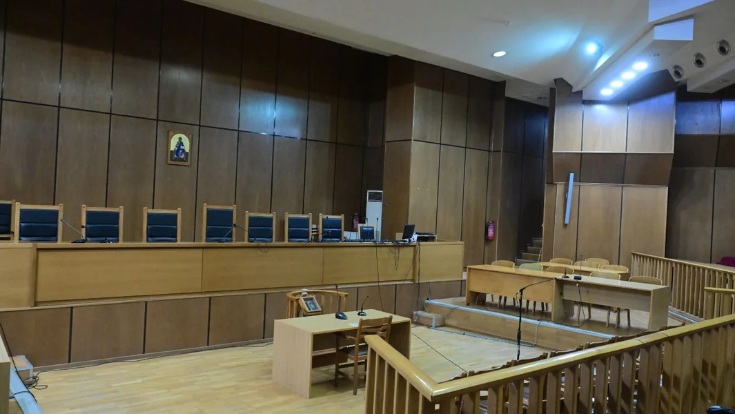 Solun: U sudu maloletnik koji je opljačkao OPAP-ovu kladionicu