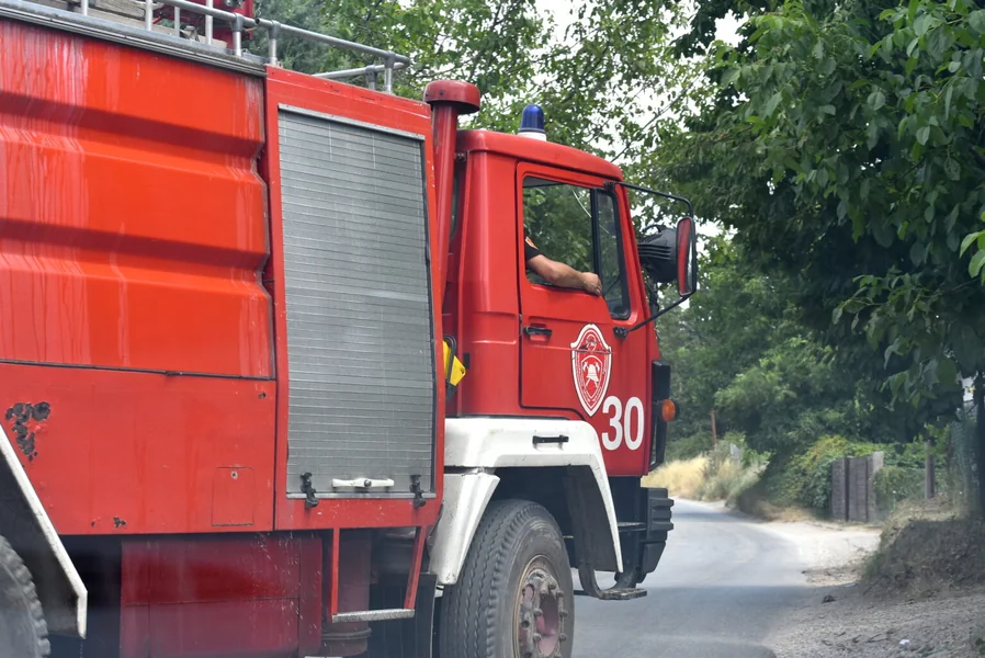 Goreo magacin za boje i lakove u Železari, 20 vatrogasaca na terenu ga ugasili - Nova Makedonija