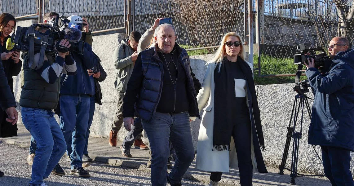 FOTO Željko Kerum izašao iz zatvora, dočekala ga Fani: Evo šta je rekao novinarima