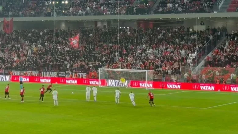 Albanija počinje Ligu nacija sjajno, pobedila Belorusiju čistom igrom! Delimo prvo mesto u grupi sa Finskom! Protest na stadionu protiv odluke Haškog suda o četiri bivša čelnika OVK-a - Shqiptarja.com