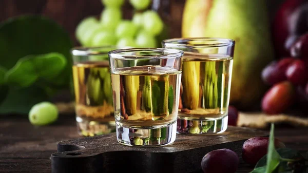 Smanjuje se konzumacija domaće rakije, mladi ne piju