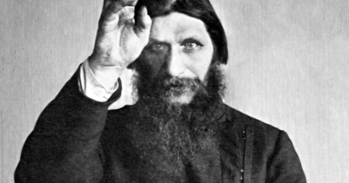 Na dvoru je uživao ugled sveca, a svi su pričali o njegovim orgijama, divljim zabavama i intimnoj vezi s caricom