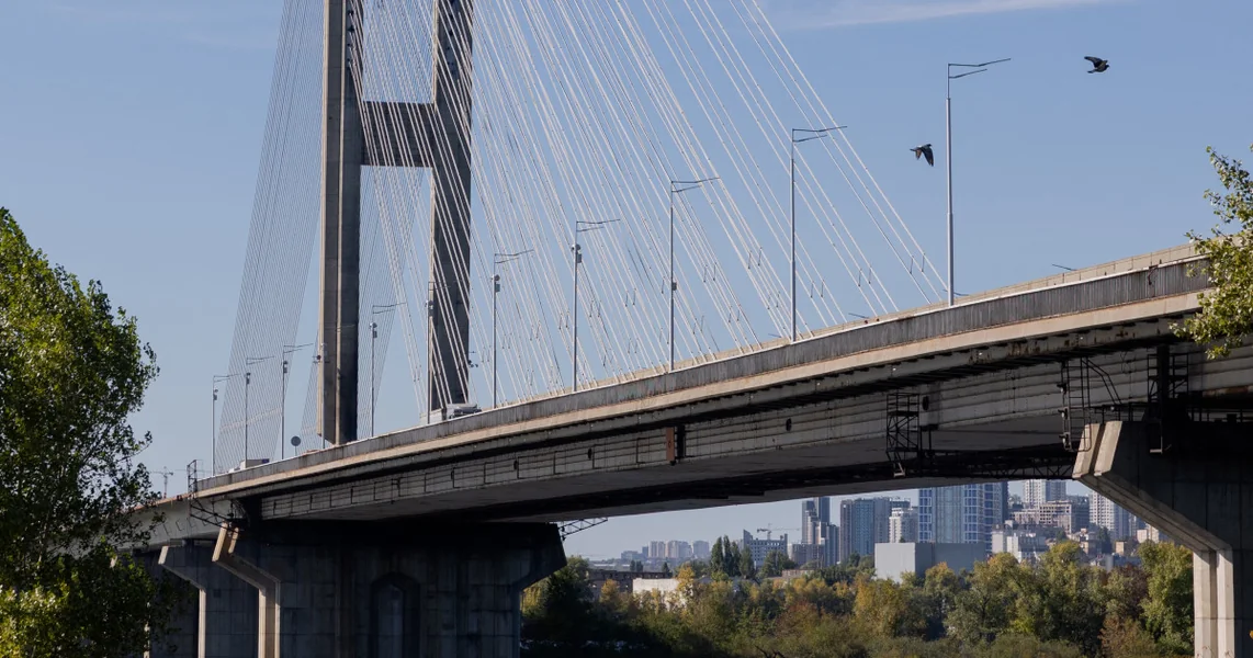 Ruski napad na Kijev: Jedna smrt, dvoje ranjenih. Dva mosta preko Dniproa zatvorena