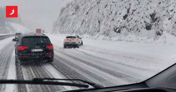 Pogledajte snimak i fotografije sa snijegom zametene autoceste i sa Sljemena. Neki su zaglavili.
