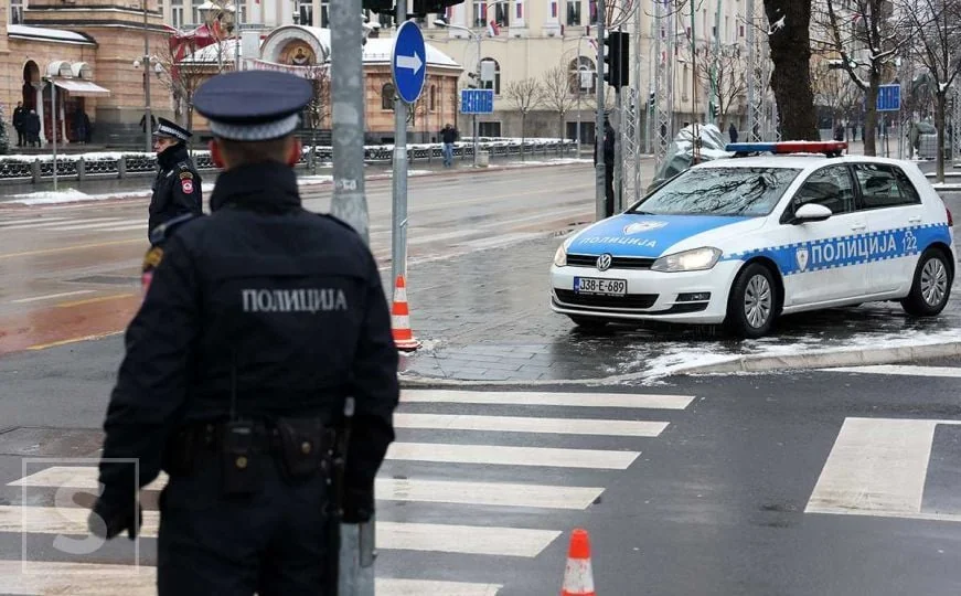 Teška saobraćajna nesreća u BiH: Automobil sletio sa puta u Derventi, poginuo suvozač