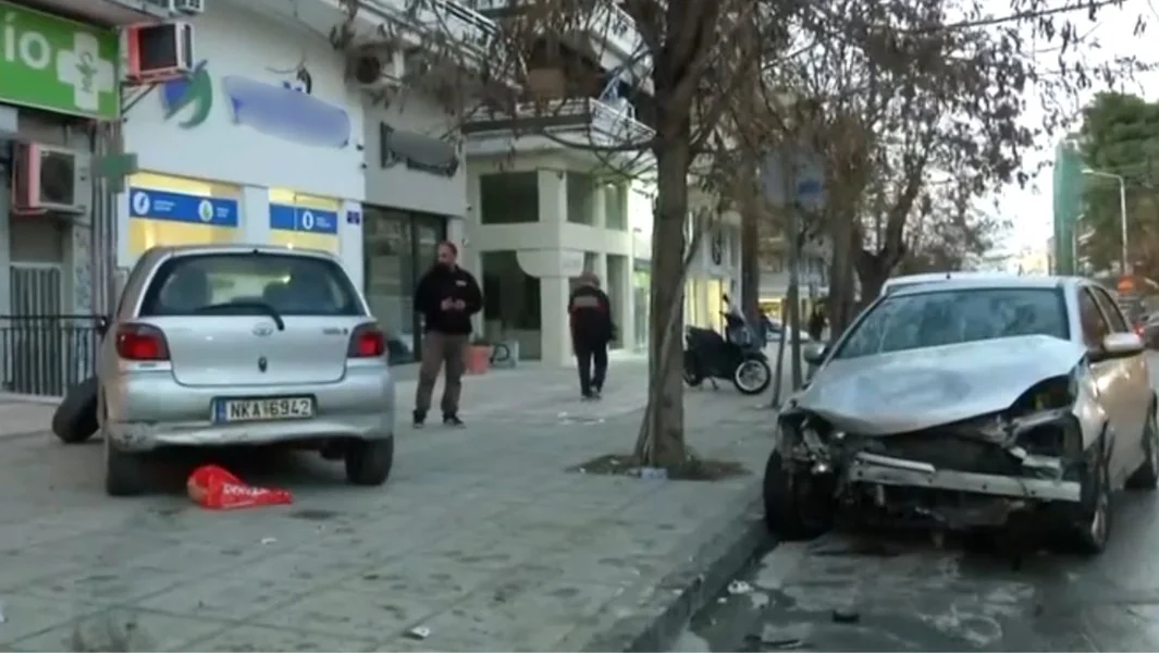 Solun: Pijana vozačica svojim autom udarila u 15 vozila, u jednu prodavnicu i u trafiku