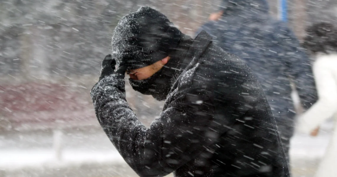 Karta upozorenja žutog i narandžastog kodova za snežne padavine i jaku mećavu u Rumuniji. Koje su pogođene zone