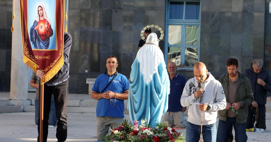 FOTO Molitelji opet na trgovima: Pogledajte kako izgleda prva subota u mjesecu u hrvatskim gradovima
