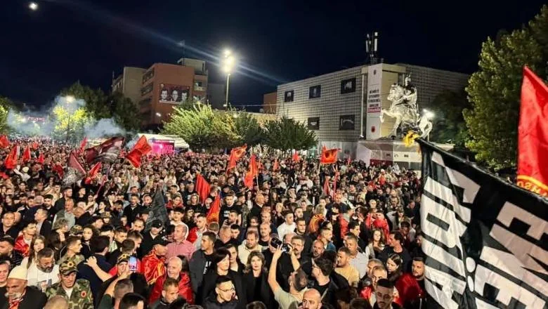 Pet dana pos odluke Haškog suda, Priština ponovo na trgu: UČK nas je ujedinila! Skupovi i u Nemačkoj, Švajcarskoj, Austriji i Kanadi (VIDEO)