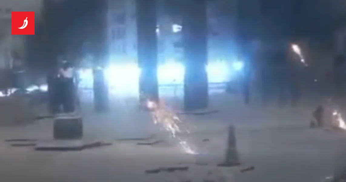 Nadrealna snimka iz Lavova. Dron pao pored čistačice, ona nastavila čistiti sneg