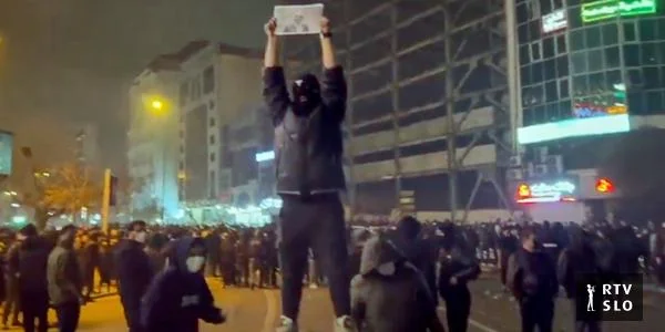 U Iranu nasilni sukobi između protestanata i bezbednosnih snaga. SAD spremne da pomognu.