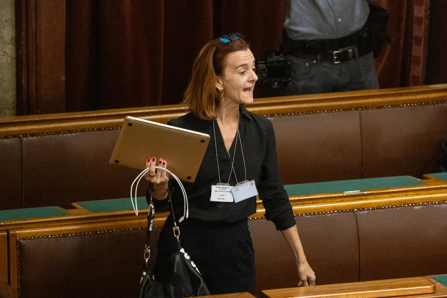 Iz Fideszove parlamentarne lože izbačena je Gulyás Virág, koja je uznemiravala