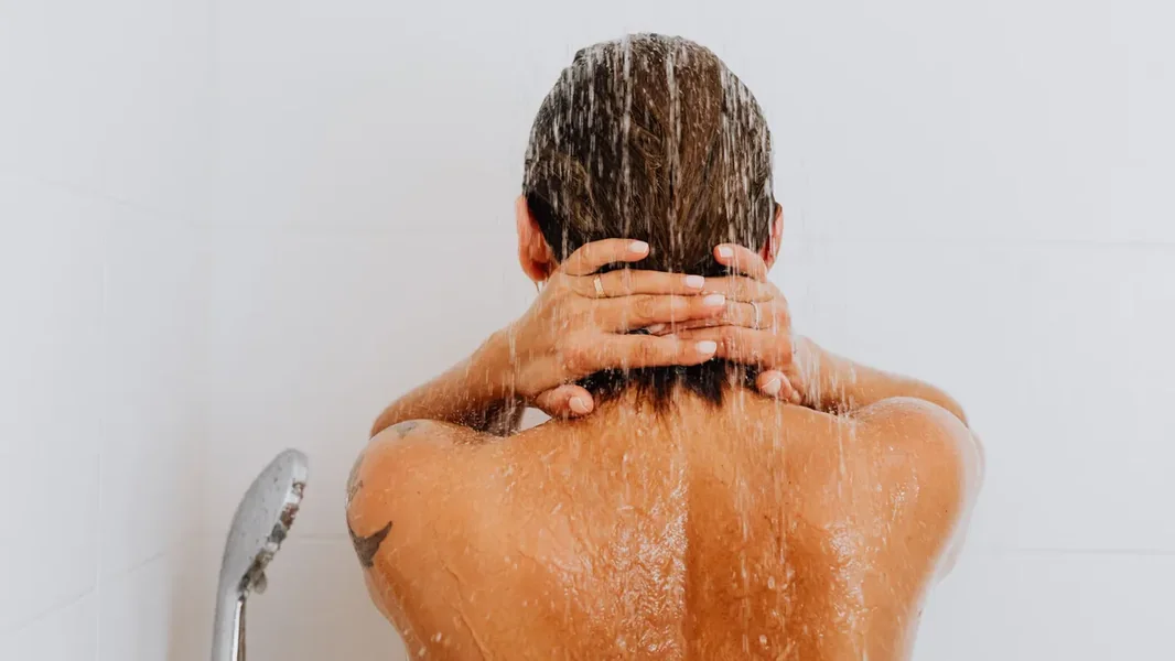 Manje često bi trebalo da se kupate posle određenog uzrasta? Ovo predlaže dermatolog - ORIGO