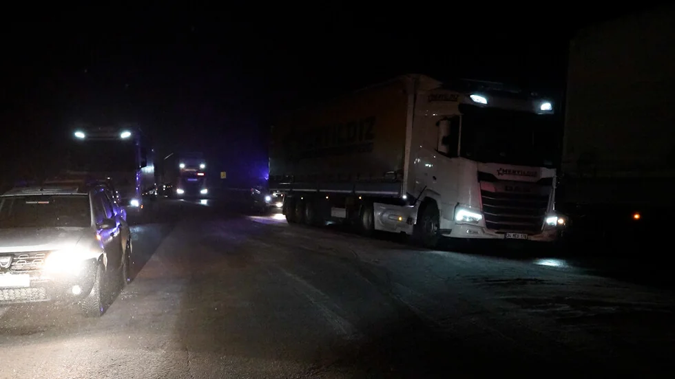 Dve katastrofe s tirovima privremeno blokirale međunarodni put za Dunav most 2 (SLIKE)