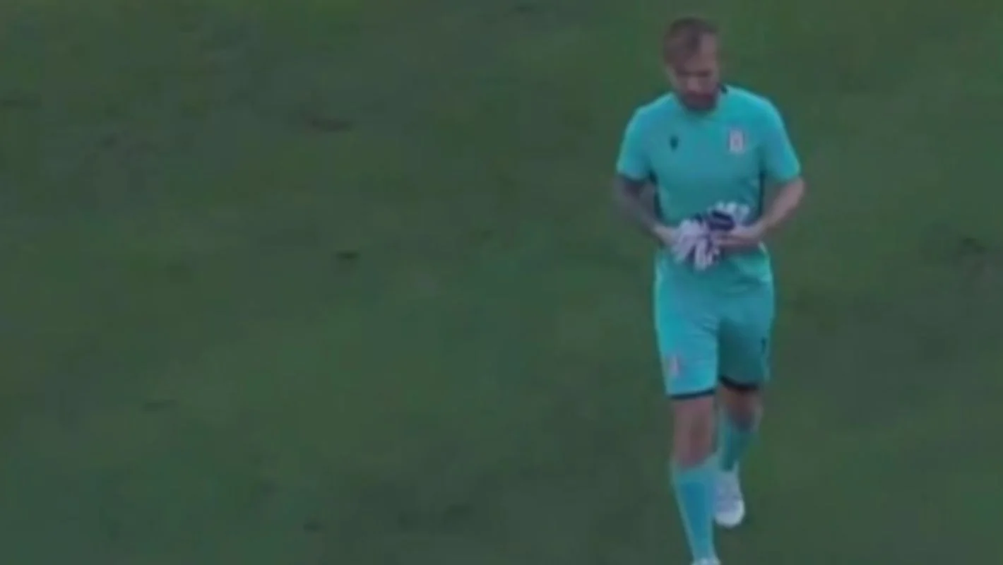 Neverovatan događaj na Albaniji: golman napustio teren tokom utakmice - Documento