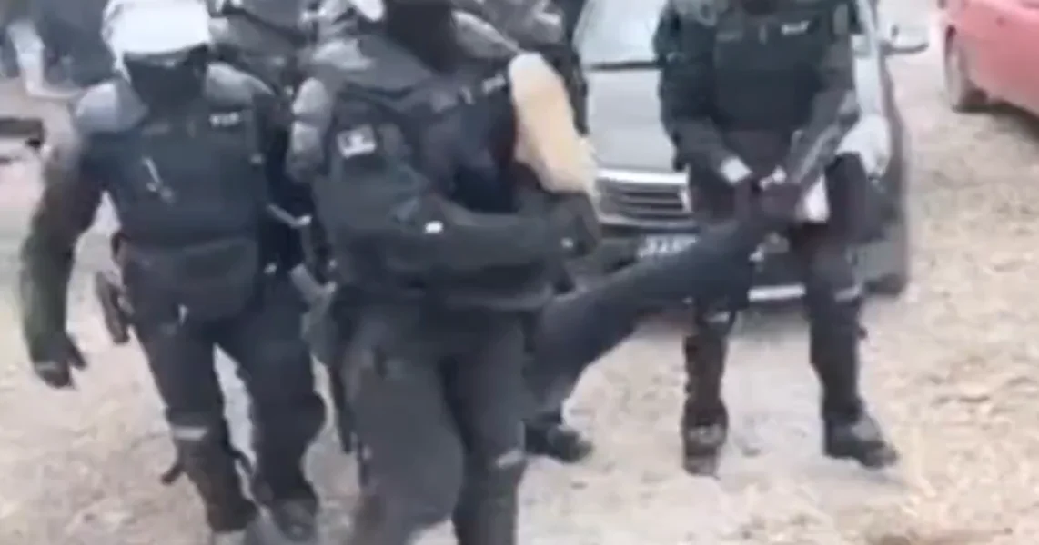 VIDEO Dramatični prizori u našem susedstvu. Policija privodi, a oni viču: 'Ustaše!'