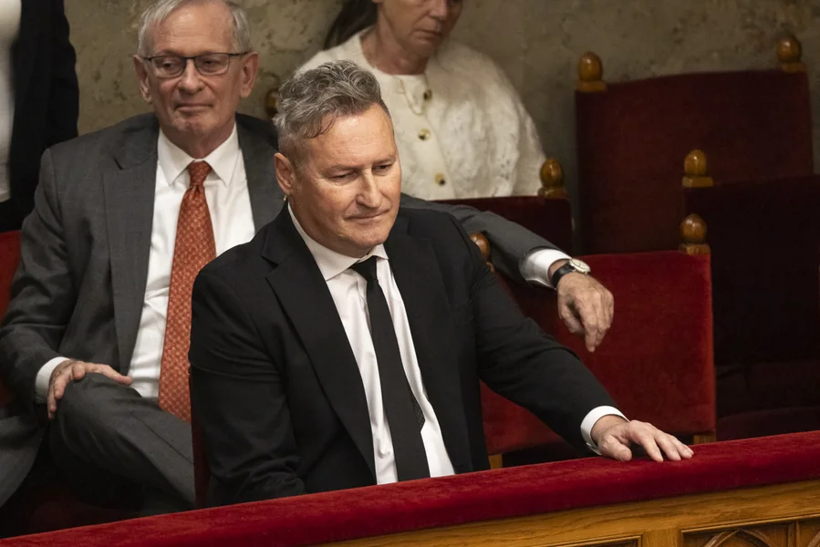 Tokom pet godina Papcsákova firma, povezana s Fideszom, izvukla 228 miliona forinti iz Uzsoki bolnice, bez ikakvog realnog rada