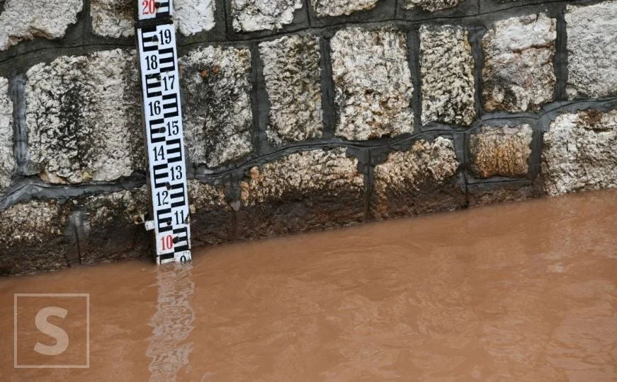 Upozorenje: Očekuje se porast vodostaja duž cijelog sliva Neretve, moguće bujične i urbane poplave