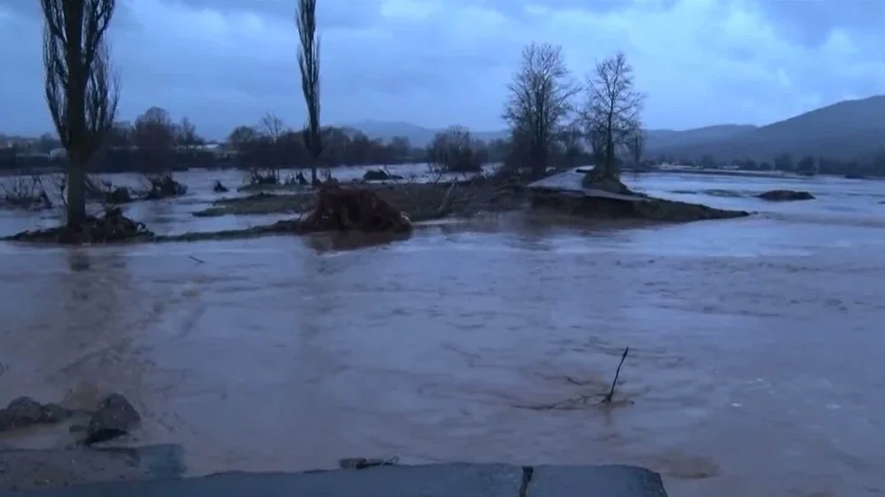 Katastrofa u Krumovgradu: Dan bez nastave, poplavljeni kvartovi, odsečena sela i ozbiljne štete na infrastrukturi