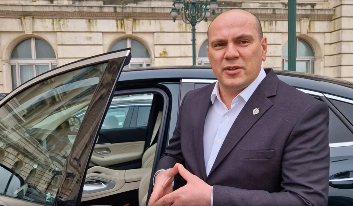 Poslanik SOS-a ima u deklaraciji imovine Daciju 1300, ali dolazi u Parlament sa Mercedes GLE od 123.000 evra